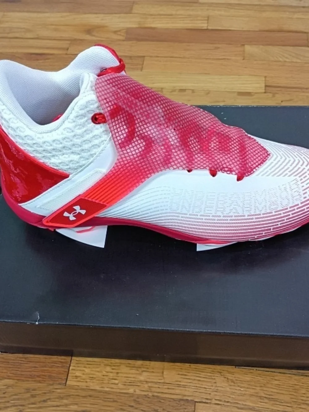 NWT Under Armour Men's White & Red VA Highlight Hammer Mc Mid Football Cleats,